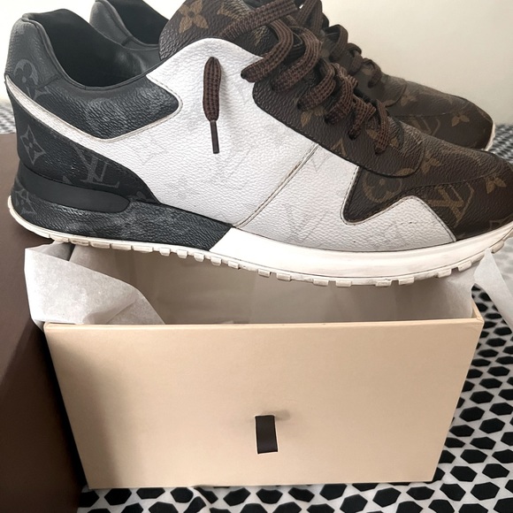 LV Runaway Tri Color Sneaker Size (LV 8) US 9 Pre Owned! - Picture 6 of 10